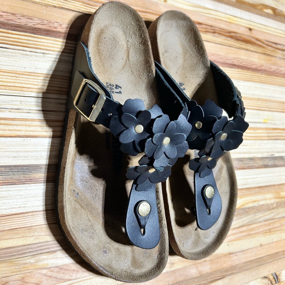Birkenstock Gizeh black flower embellishment size 41